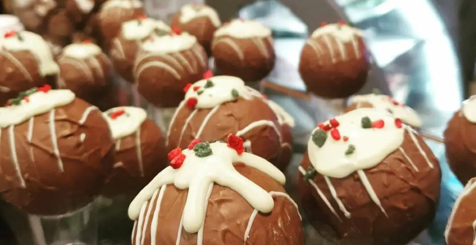 Domeafavour's Christmas pudding hot chocolate bomb