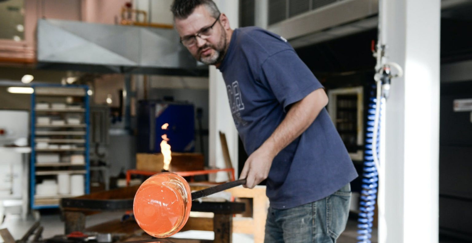 Ian Hankey blows glass at Plymouth College of Art