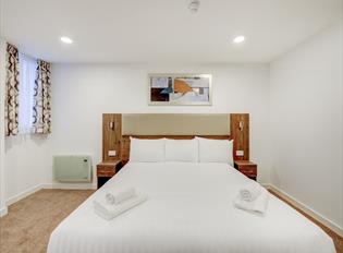 OYO Plymouth Central Hotel